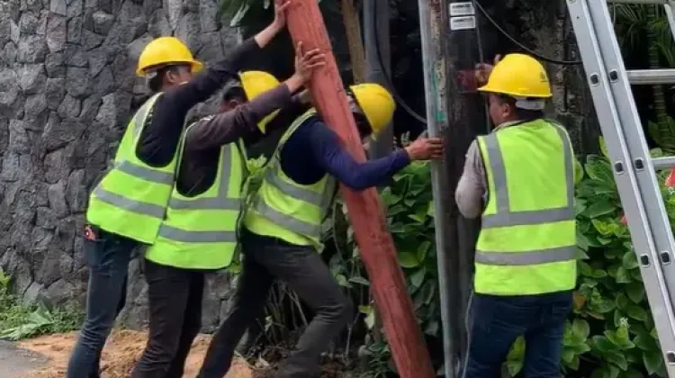 Desa Adat Intaran Tata Kabel dengan Tiang Bersama